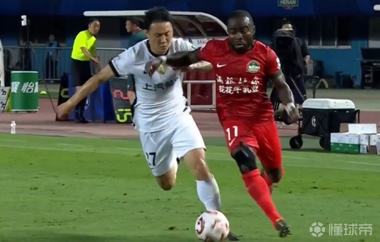 媒体人：上海海港边锋冯劲无限接近加盟大连英博